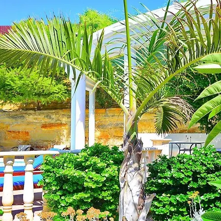 Ivory Mansion * Coral Bay