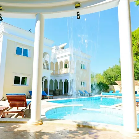 Ivory Mansion * Coral Bay