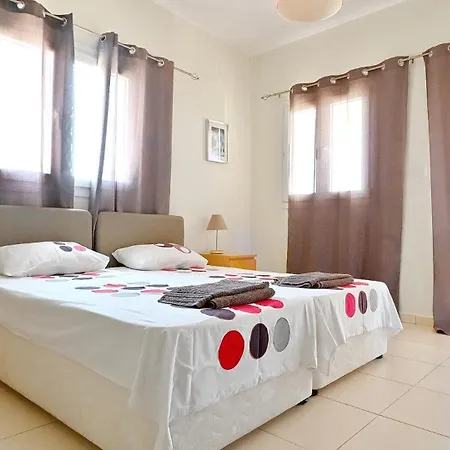 Ivory Mansion * Coral Bay